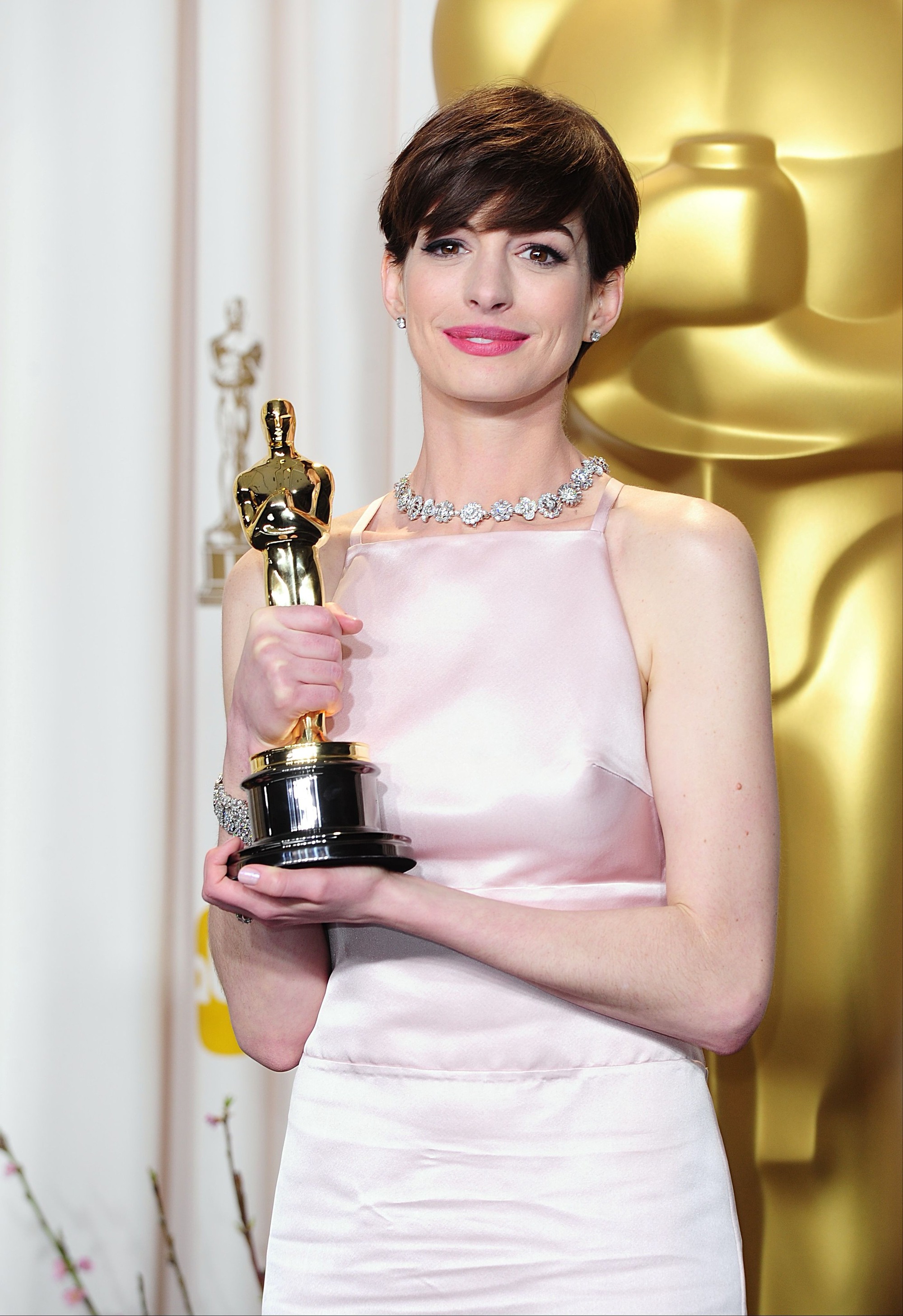 Anne Hathaway U45 "đẹp đến vô lý": Bi kịch bị ghét chỉ vì quá hoàn hảo - Ảnh 6. Anne Hathaway U45 "đẹp đến vô lý": Bi kịch bị ghét chỉ vì quá hoàn hảo - Ảnh 6.