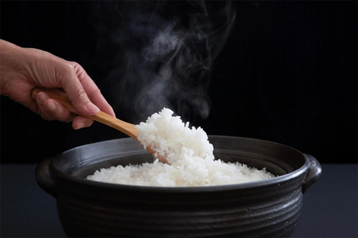 Nấu cơm bằng nước nóng hay nước lạnh ngon hơn? - Ảnh 3. Nấu cơm bằng nước nóng hay nước lạnh ngon hơn? - Ảnh 3.
