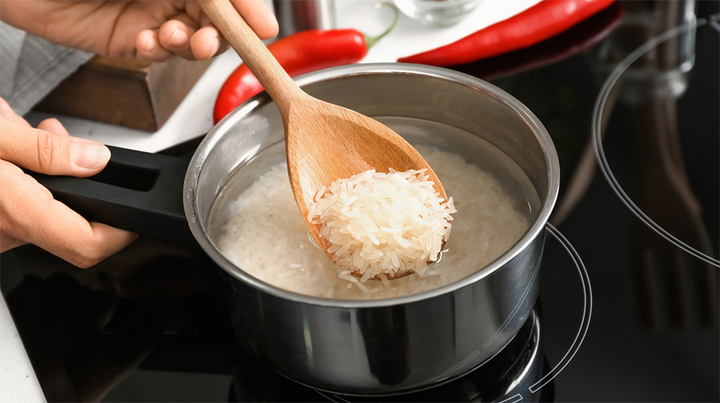 Nấu cơm bằng nước nóng hay nước lạnh ngon hơn? - Ảnh 1. Nấu cơm bằng nước nóng hay nước lạnh ngon hơn? - Ảnh 1.