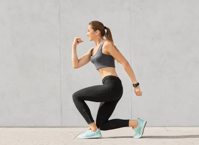 Nếu c&oacute; thể thực hiện 3 động t&aacute;c n&agrave;y ở tuổi 60, chứng tỏ cơ thể bạn khỏe mạnh hơn cả những người 30 tuổi- Ảnh 4.