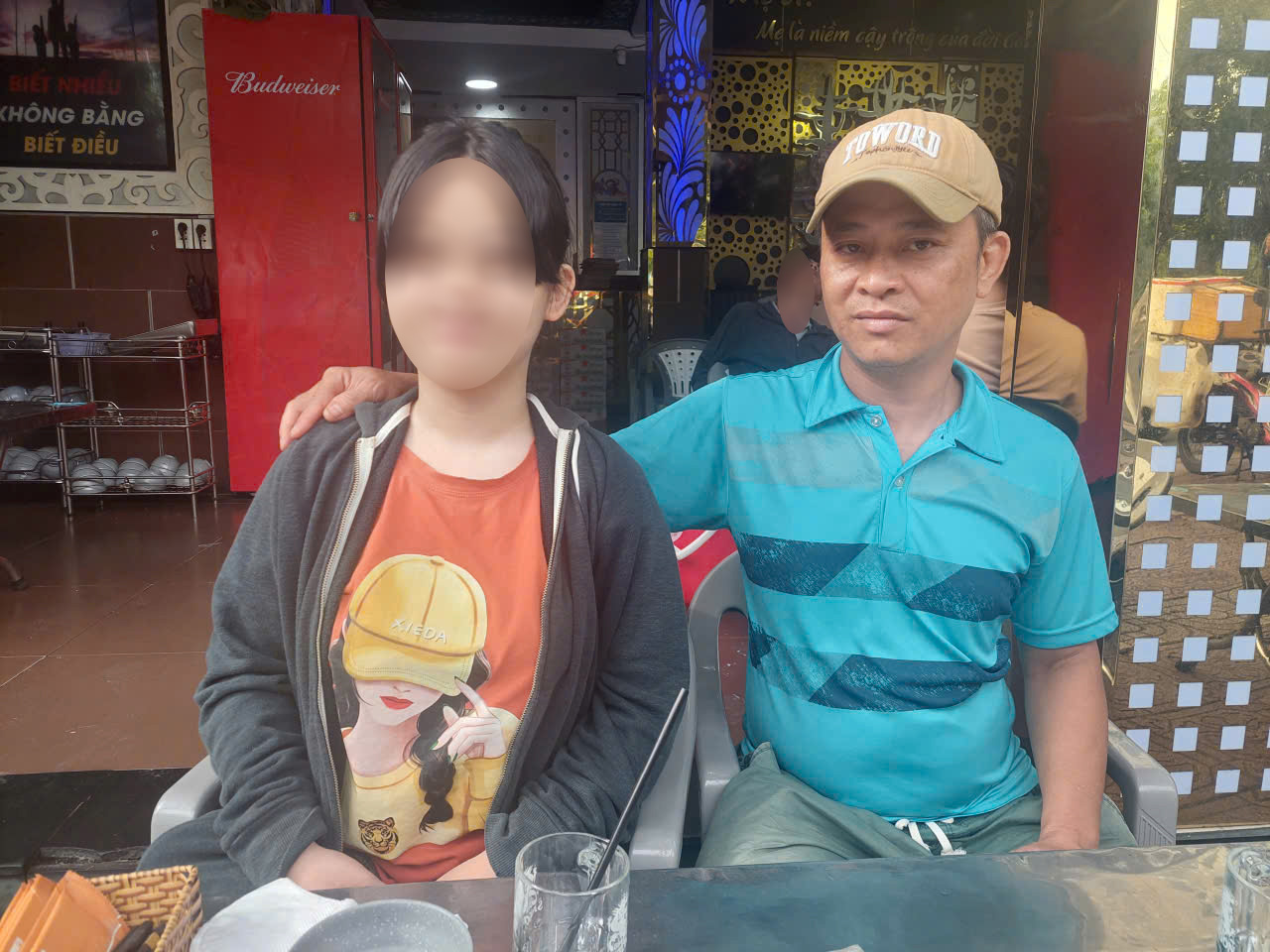 Vụ mất tích kỳ lạ của bé gái 13 tuổi: Đoạn camera từ xe khách, hai người xe ôm và hành trình đoàn tụ - Ảnh 1. Vụ mất tích kỳ lạ của bé gái 13 tuổi: Đoạn camera từ xe khách, hai người xe ôm và hành trình đoàn tụ - Ảnh 1.