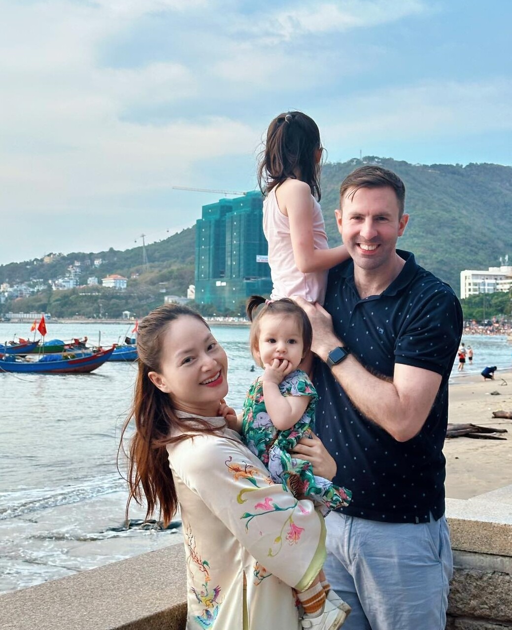 Lan Phương nói gì khi bị mỉa mai cố tình "vạch áo cho người xem lưng"?- Ảnh 5. Lan Phương nói gì khi bị mỉa mai cố tình "vạch áo cho người xem lưng"?- Ảnh 5.