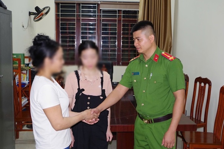 Nhiều cô gái trẻ bị thao túng tâm lý, ép vào nhà nghỉ, tự trói tay chân - Ảnh 2. Nhiều cô gái trẻ bị thao túng tâm lý, ép vào nhà nghỉ, tự trói tay chân - Ảnh 2.