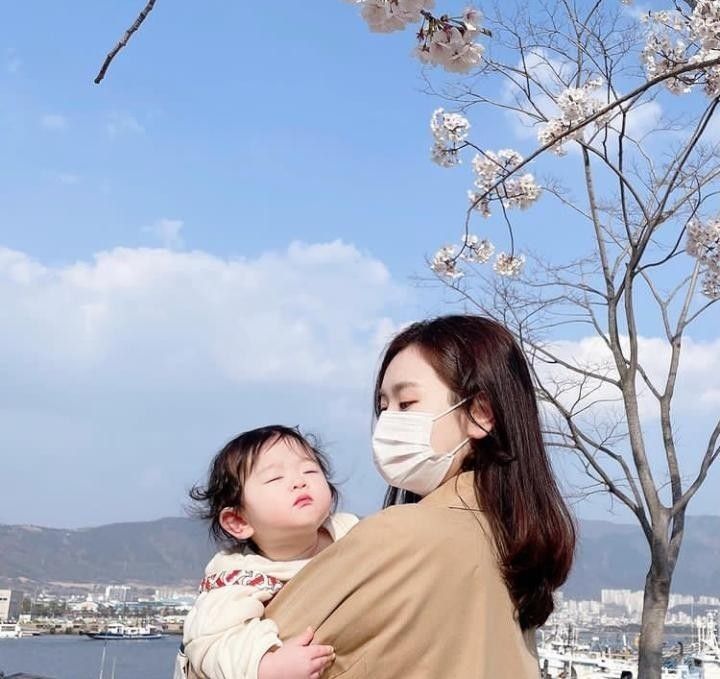 Nhà có &quot;bình rượu mơ&quot;: Nuôi con gái không chỉ là xúng xính váy hoa, bố mẹ hãy dạy con điều này ngay từ khi con còn nhỏ- Ảnh 1.