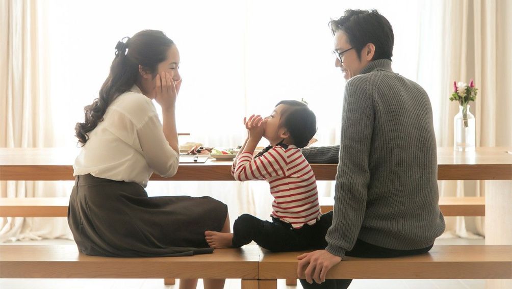 Cậu bé 5 tuổi lấy trộm dâu tây nhưng các ứng xử tinh tế của người mẹ lại gây sốt mạng xã hội- Ảnh 3. Cậu bé 5 tuổi lấy trộm dâu tây nhưng các ứng xử tinh tế của người mẹ lại gây sốt mạng xã hội- Ảnh 3.