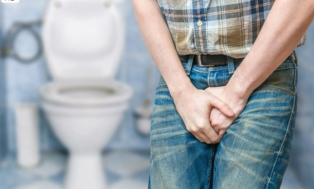 Người đàn ông tiểu ra giòi hốt hoảng cầu cứu, bác sĩ nhìn xuống chiếc quần lót hiểu ngay tại sao- Ảnh 2. Người đàn ông tiểu ra giòi hốt hoảng cầu cứu, bác sĩ nhìn xuống chiếc quần lót hiểu ngay tại sao- Ảnh 2.