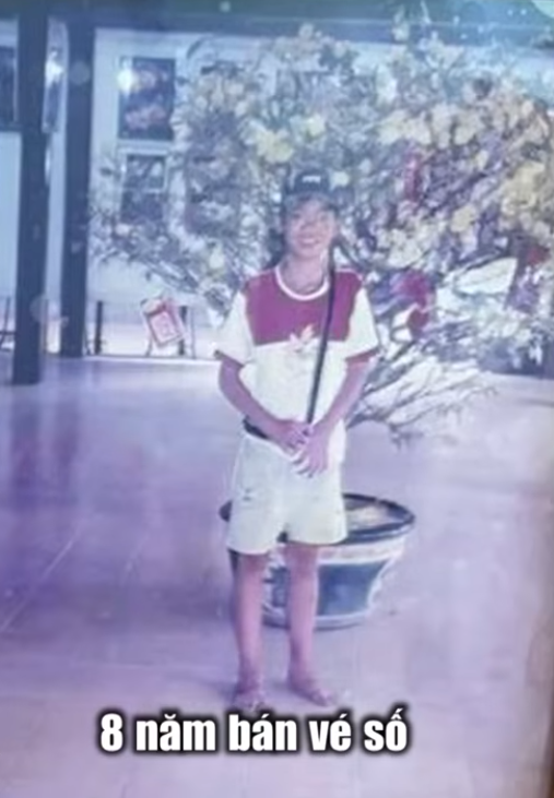 Mẹ quét rác ở Đầm Sen, con trai bán vé số vươn lên thành chủ tịch công ty đa lĩnh vực- Ảnh 1. Mẹ quét rác ở Đầm Sen, con trai bán vé số vươn lên thành chủ tịch công ty đa lĩnh vực- Ảnh 1.