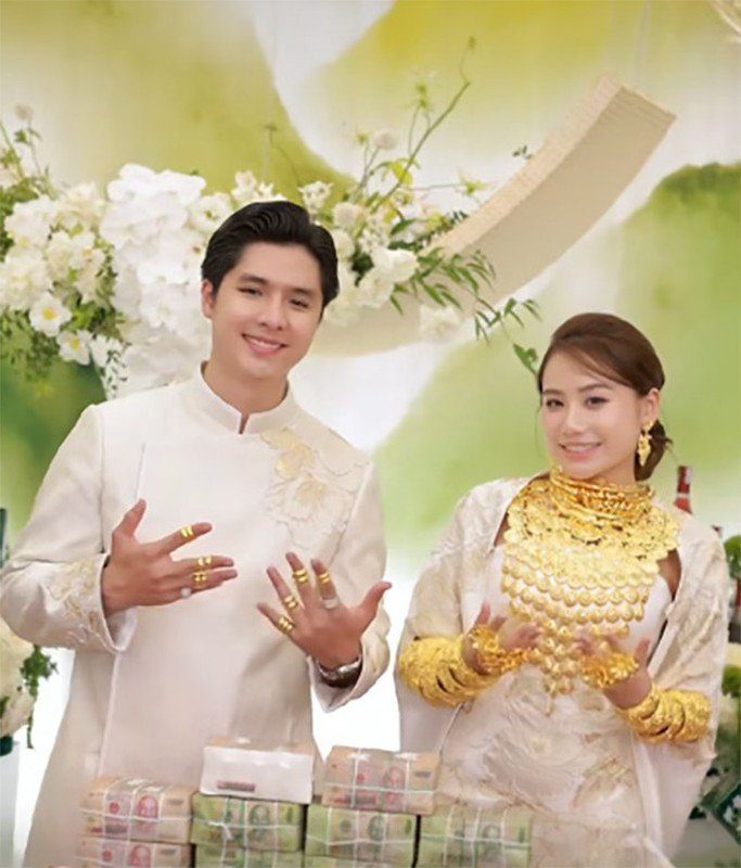 2 cô dâu 10x khiến MXH bùng nổ: Hồi môn toàn tiền với vàng, cưới xong "vỡ mộng" vì toàn phải... làm chủ- Ảnh 1. 2 cô dâu 10x khiến MXH bùng nổ: Hồi môn toàn tiền với vàng, cưới xong "vỡ mộng" vì toàn phải... làm chủ- Ảnh 1.