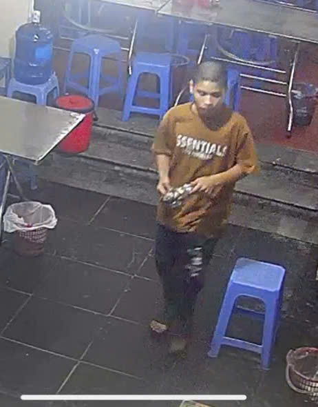 Thêm một bé trai 13 tuổi ở Hà Nội mất tích bí ẩn sau khi đạp xe rời khỏi nhà vào buổi tối - Ảnh 2. Thêm một bé trai 13 tuổi ở Hà Nội mất tích bí ẩn sau khi đạp xe rời khỏi nhà vào buổi tối - Ảnh 2.