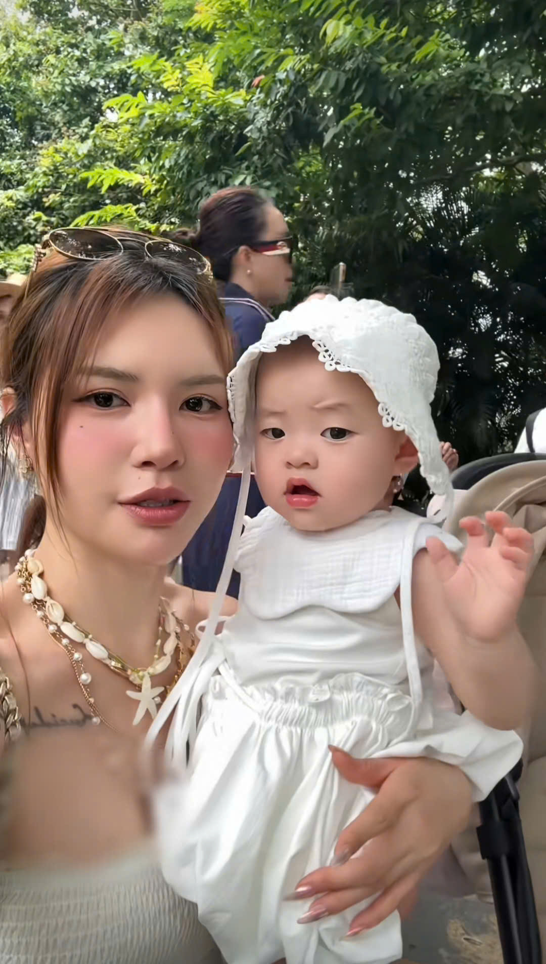 Đưa 2 cô công chúa đi chơi Phú Quốc hàn gắn tình cảm, hot mom Lucie Nguyễn khóc ròng vì rời xa vòng tay chồng trẻ là bão tố- Ảnh 9. Đưa 2 cô công chúa đi chơi Phú Quốc hàn gắn tình cảm, hot mom Lucie Nguyễn khóc ròng vì rời xa vòng tay chồng trẻ là bão tố- Ảnh 9.