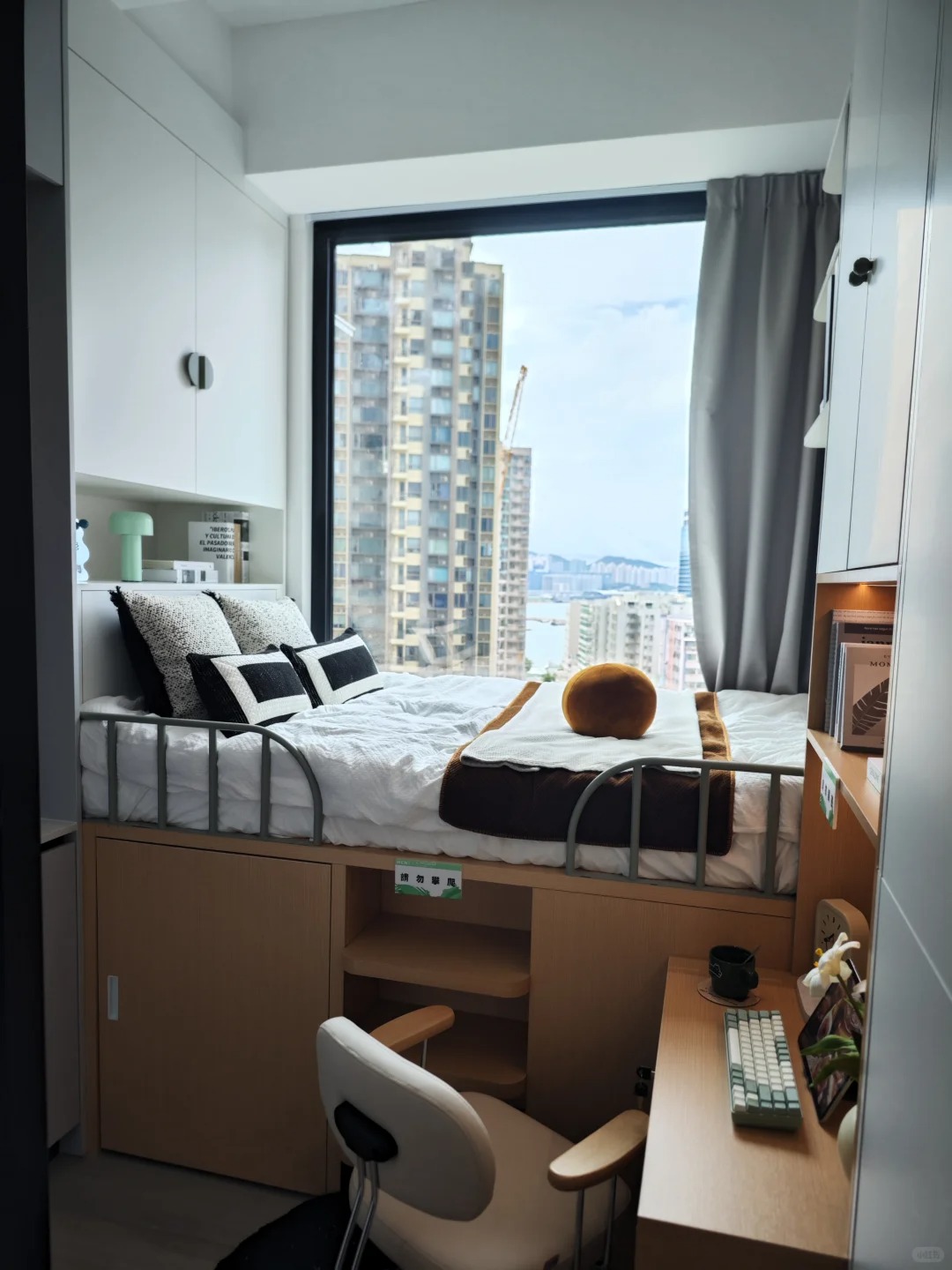Ngôi nhà 12m² có đủ 2 phòng ngủ, 2 phòng khách và cả ban công – sống nhỏ mà không hề thiếu thốn - Ảnh 2. Ngôi nhà 12m² có đủ 2 phòng ngủ, 2 phòng khách và cả ban công – sống nhỏ mà không hề thiếu thốn - Ảnh 2.