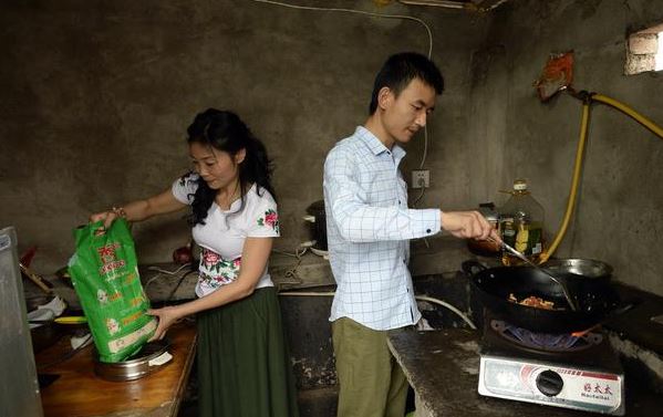 chang-trai-23-tuoi-quyet-cuoi-me-don-than-46-tuoi-bo-me-khoc-nhu-mua1-1753068841780521194888-1753761786263-17537617863521929427193.jpg