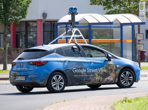 Chuyện người đàn ông … lộ mông trên Google Street View: Google cãi là tường nhà ông này hơi thấp, vẫn phải bồi thường hơn 300 triệu VND - Ảnh 1.