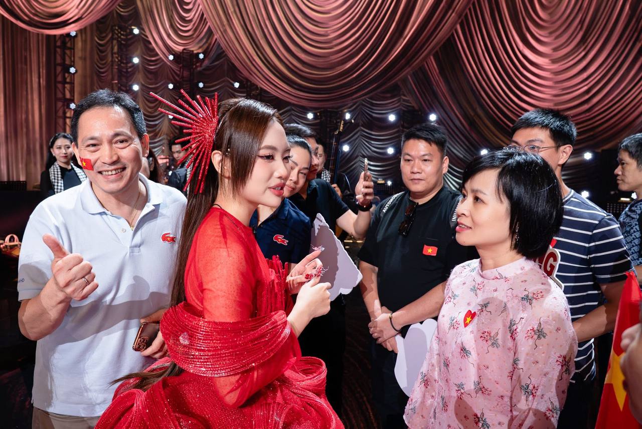 2 tháng Phương Mỹ Chi gây sốt tại show Trung Quốc: Liên tục nghi bị chèn ép và cái kết gây bức xúc!- Ảnh 10.