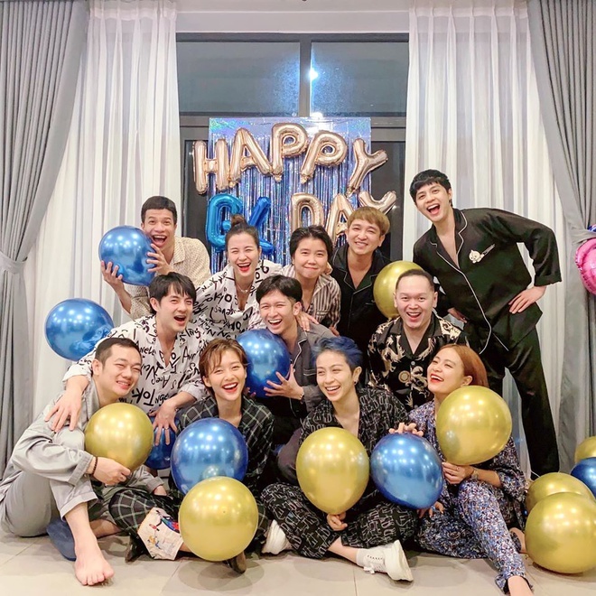 tinh-ban-hon-10-nam-trong-showbiz-cua-nhom-gia-dinh-van-hoa-1-1753760347505-17537603476161349497386.jpeg