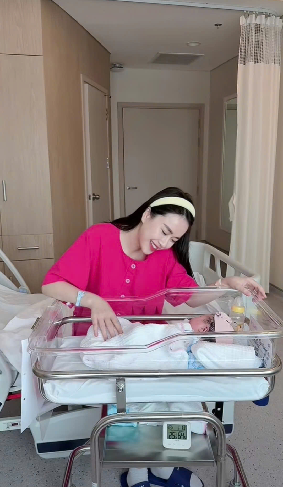 Chi cả trăm triệu chỉ để làm bộ rèm nhưng Chi cả trăm triệu chỉ để làm bộ rèm nhưng