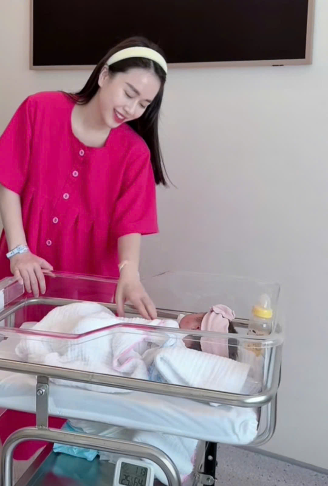 Chi cả trăm triệu chỉ để làm bộ rèm nhưng Chi cả trăm triệu chỉ để làm bộ rèm nhưng