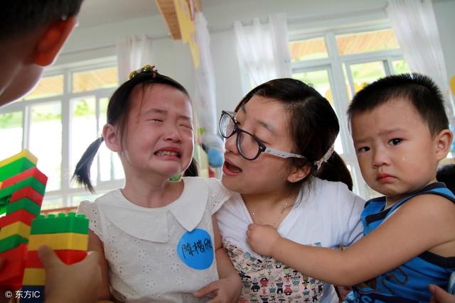 Bé gái ngoan ngoãn bỗng một ngày nằng nặc nói "không muốn đi học", mẹ gặng hỏi thì phát hiện bí mật đau lòng ở trường học- Ảnh 2. Bé gái ngoan ngoãn bỗng một ngày nằng nặc nói "không muốn đi học", mẹ gặng hỏi thì phát hiện bí mật đau lòng ở trường học- Ảnh 2.