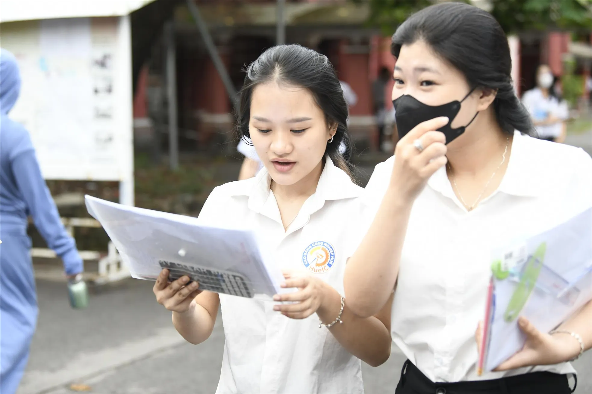 Hệ lụy của đề thi khó: 'Kích cầu' học thêm, dạy thêm tiêu cực - Ảnh 1. Hệ lụy của đề thi khó: 'Kích cầu' học thêm, dạy thêm tiêu cực - Ảnh 1.