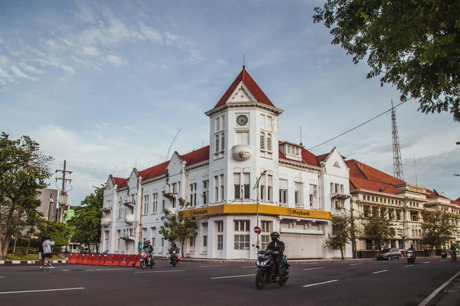 1-surabaya-indonesia-unsplash-kristian-tandjung-1751552380757-17515523809272139455385.jpg