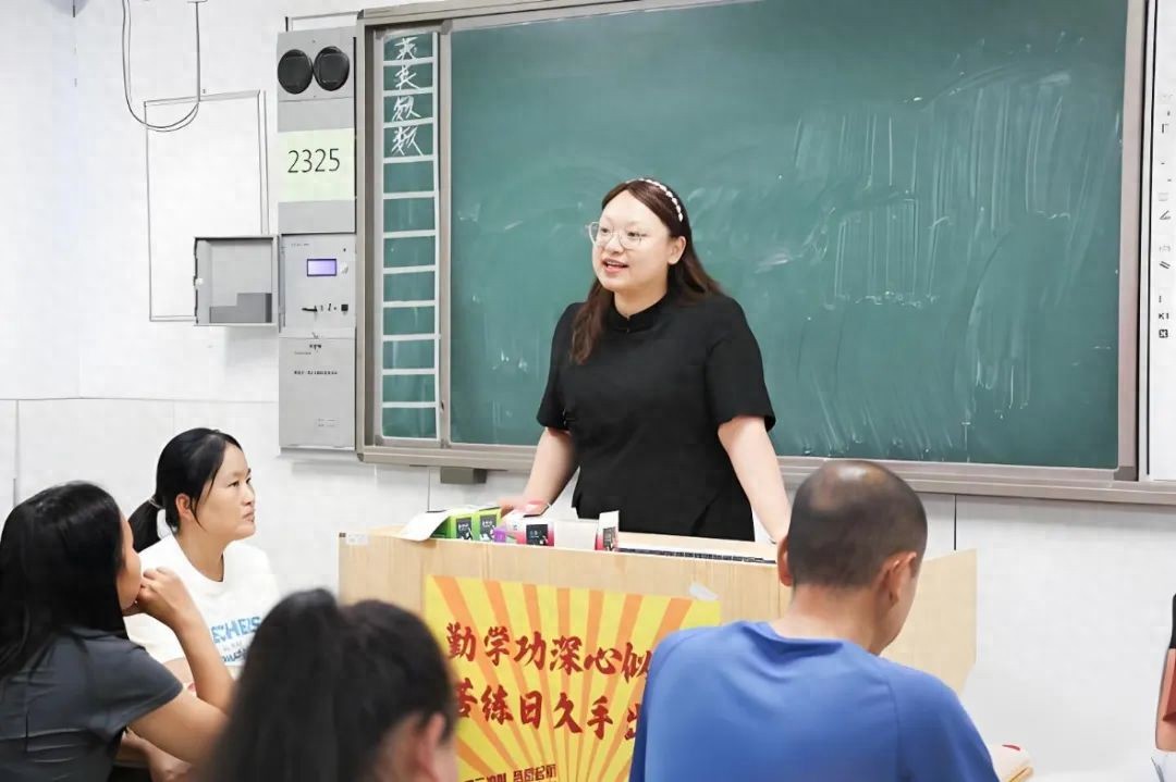 Hiệu trưởng thẳng thắn: Tôi không thích 4 KIỂU phụ huynh này, kể cả con cái của họ! - Ảnh 1. Hiệu trưởng thẳng thắn: Tôi không thích 4 KIỂU phụ huynh này, kể cả con cái của họ! - Ảnh 1.