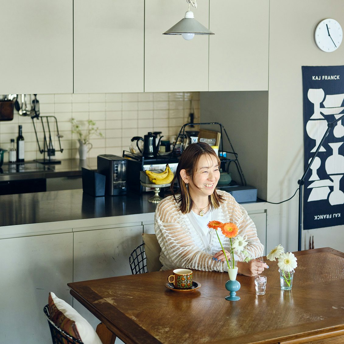 Người phụ nữ trung niên bỏ phố về quê, sống trong ngôi nhà gỗ cũ: “Tôi không còn là cỗ máy, mà là chính mình” - Ảnh 1. Người phụ nữ trung niên bỏ phố về quê, sống trong ngôi nhà gỗ cũ: “Tôi không còn là cỗ máy, mà là chính mình” - Ảnh 1.