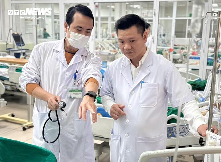 bac-si-than-manh-hung-17365351-1751520759372-1751520759494430202461.jpg