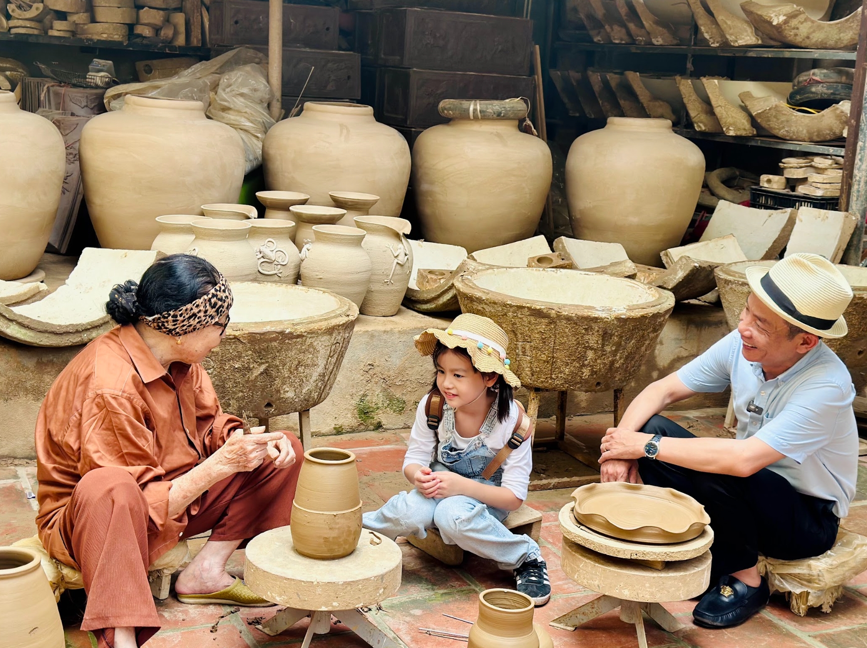 "Cha con vạn dặm" mùa 2: Những nhân vật bố con đầu tiên lộ diện - Ảnh 4. "Cha con vạn dặm" mùa 2: Những nhân vật bố con đầu tiên lộ diện - Ảnh 4.