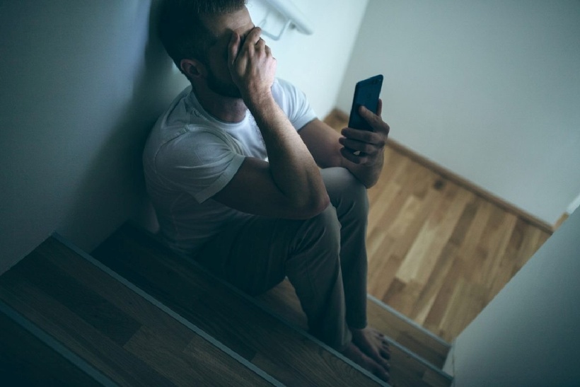 Đang lướt mạng xã hội, chồng &quot;ngã ngửa&quot; phát hiện vợ đang kết hôn với người khác - Ảnh 1.