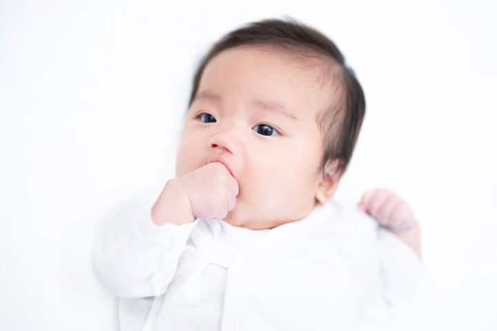 Mẹ dùng băng quấn để ngăn con mút tay, em bé suýt phải cắt cụt ngón - Ảnh 4. Mẹ dùng băng quấn để ngăn con mút tay, em bé suýt phải cắt cụt ngón - Ảnh 4.