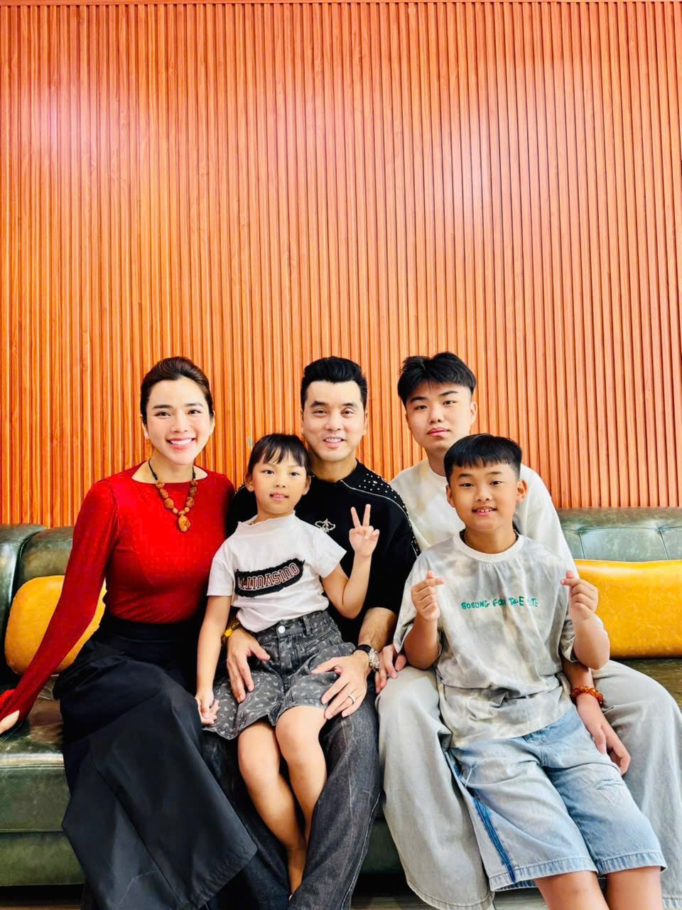 Ưng Hoàng Phúc thương con riêng của vợ như con ruột, cho con đi du học Mỹ khi đủ 18 tuổi- Ảnh 1. Ưng Hoàng Phúc thương con riêng của vợ như con ruột, cho con đi du học Mỹ khi đủ 18 tuổi- Ảnh 1.