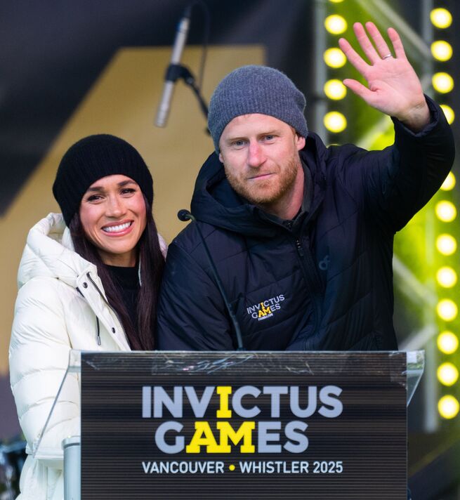 Meghan Markle có thể trở lại Anh với “lá bài tẩy” khiến fan hoàng gia dậy sóng- Ảnh 2. Meghan Markle có thể trở lại Anh với “lá bài tẩy” khiến fan hoàng gia dậy sóng- Ảnh 2.