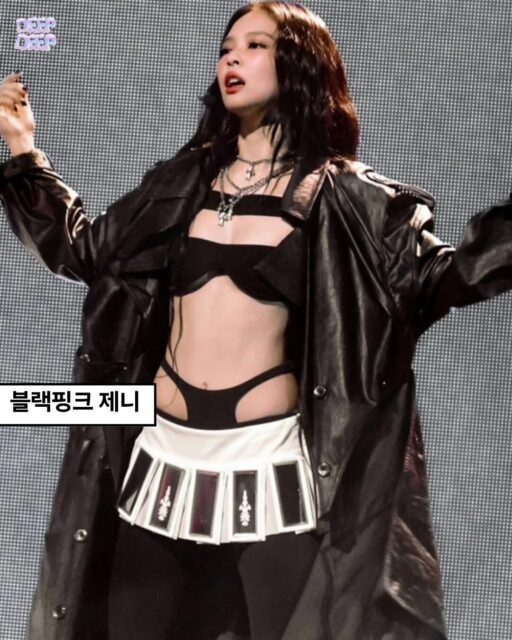 Hàng loạt ngôi sao bắt trend khoe nội y "nhức mắt", tất cả là tại... Jennie (BLACKPINK)?- Ảnh 1. Hàng loạt ngôi sao bắt trend khoe nội y "nhức mắt", tất cả là tại... Jennie (BLACKPINK)?- Ảnh 1.
