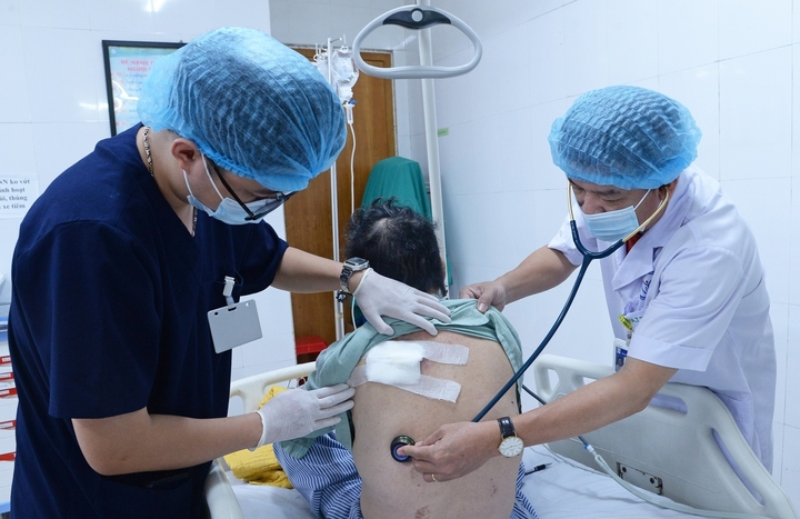 Nguy kịch vì nghe thầy lang uống nước đường để 'lấy độc trị độc' - Ảnh 2.