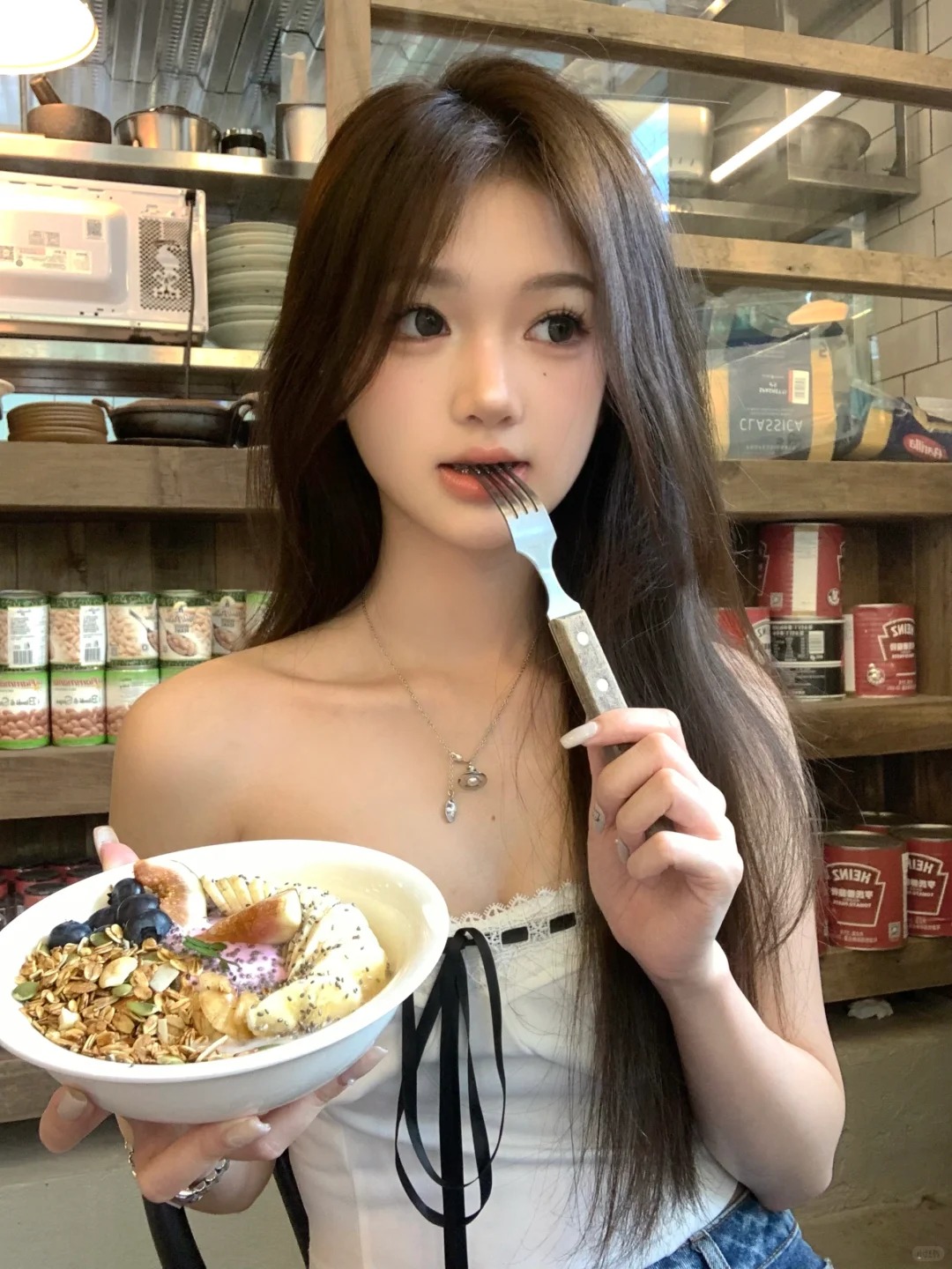 Mỗi sáng pha 1 thìa bột này ăn với sữa chua sẽ giúp da dẻ căng mịn, "chặn đứng" nếp nhăn mới - Ảnh 2. Mỗi sáng pha 1 thìa bột này ăn với sữa chua sẽ giúp da dẻ căng mịn, "chặn đứng" nếp nhăn mới - Ảnh 2.