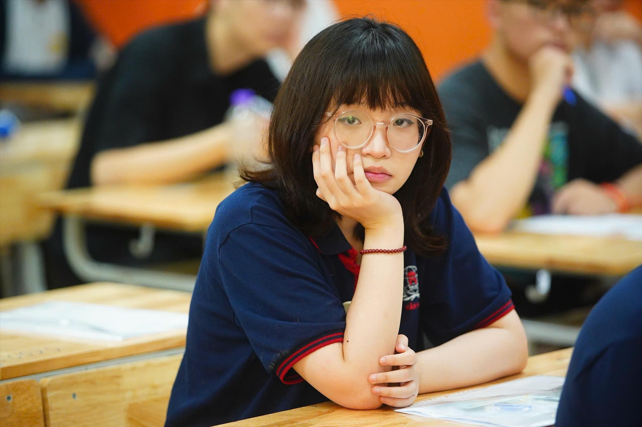 Kỳ thi hai trong một, đẩy gánh nặng lên vai học sinh? - Ảnh 2. Kỳ thi hai trong một, đẩy gánh nặng lên vai học sinh? - Ảnh 2.
