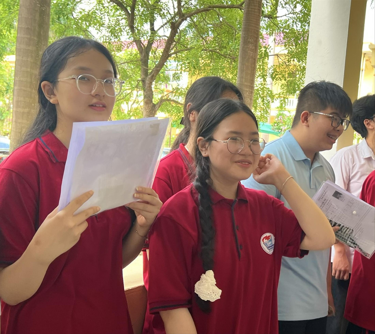 Kỳ thi hai trong một, đẩy gánh nặng lên vai học sinh? - Ảnh 1. Kỳ thi hai trong một, đẩy gánh nặng lên vai học sinh? - Ảnh 1.