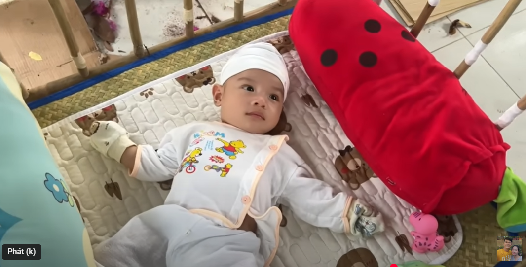 Tiết Cương đặt nguyên tắc không hôn con ngủ, dùng nôi cũi chỉ vài trăm ngàn- Ảnh 4. Tiết Cương đặt nguyên tắc không hôn con ngủ, dùng nôi cũi chỉ vài trăm ngàn- Ảnh 4.