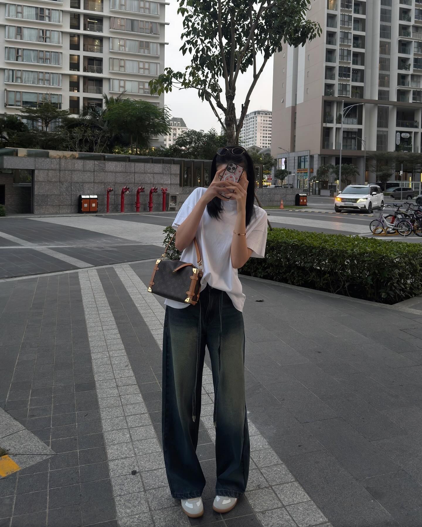 Vbiz mấy ai mặc quần jeans vừa nhiều vừa đẹp, lại hack tuổi đỉnh cao như Kỳ Duyên! - Ảnh 8. Vbiz mấy ai mặc quần jeans vừa nhiều vừa đẹp, lại hack tuổi đỉnh cao như Kỳ Duyên! - Ảnh 8.