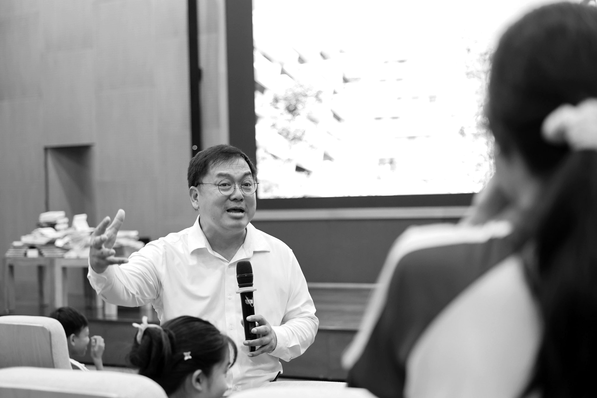 Chân dung và sự nghiệp vẻ vang của ông Hoàng Nam Tiến trước khi đột ngột qua đời - Ảnh 1. Chân dung và sự nghiệp vẻ vang của ông Hoàng Nam Tiến trước khi đột ngột qua đời - Ảnh 1.