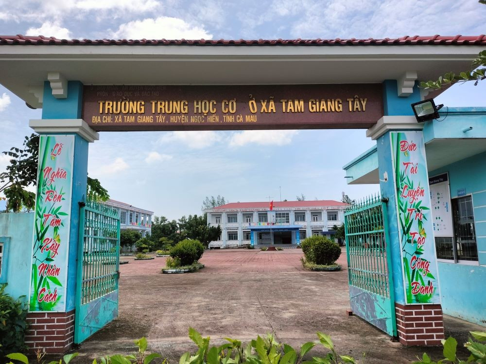 7 năm tù vì ‘tham ô’ 10 triệu, cận cảnh sản phẩm đẩy hiệu trưởng vào vòng lao lý - Ảnh 1.