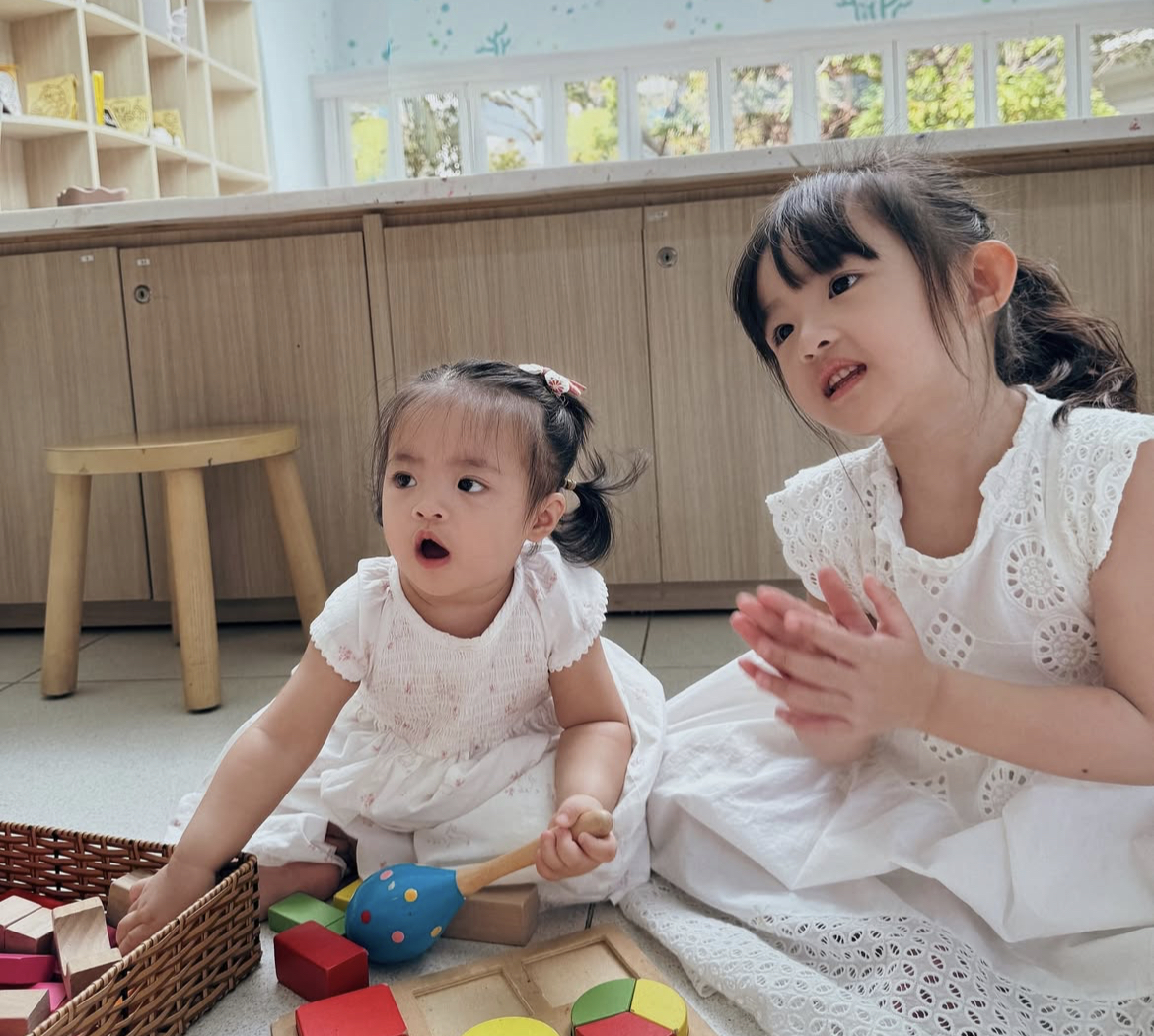 Bé út Hannie nhà Đông Nhi được khen xinh như tiểu tiên cá ở Phú Quốc, khoe chiếc bụng Bé út Hannie nhà Đông Nhi được khen xinh như tiểu tiên cá ở Phú Quốc, khoe chiếc bụng