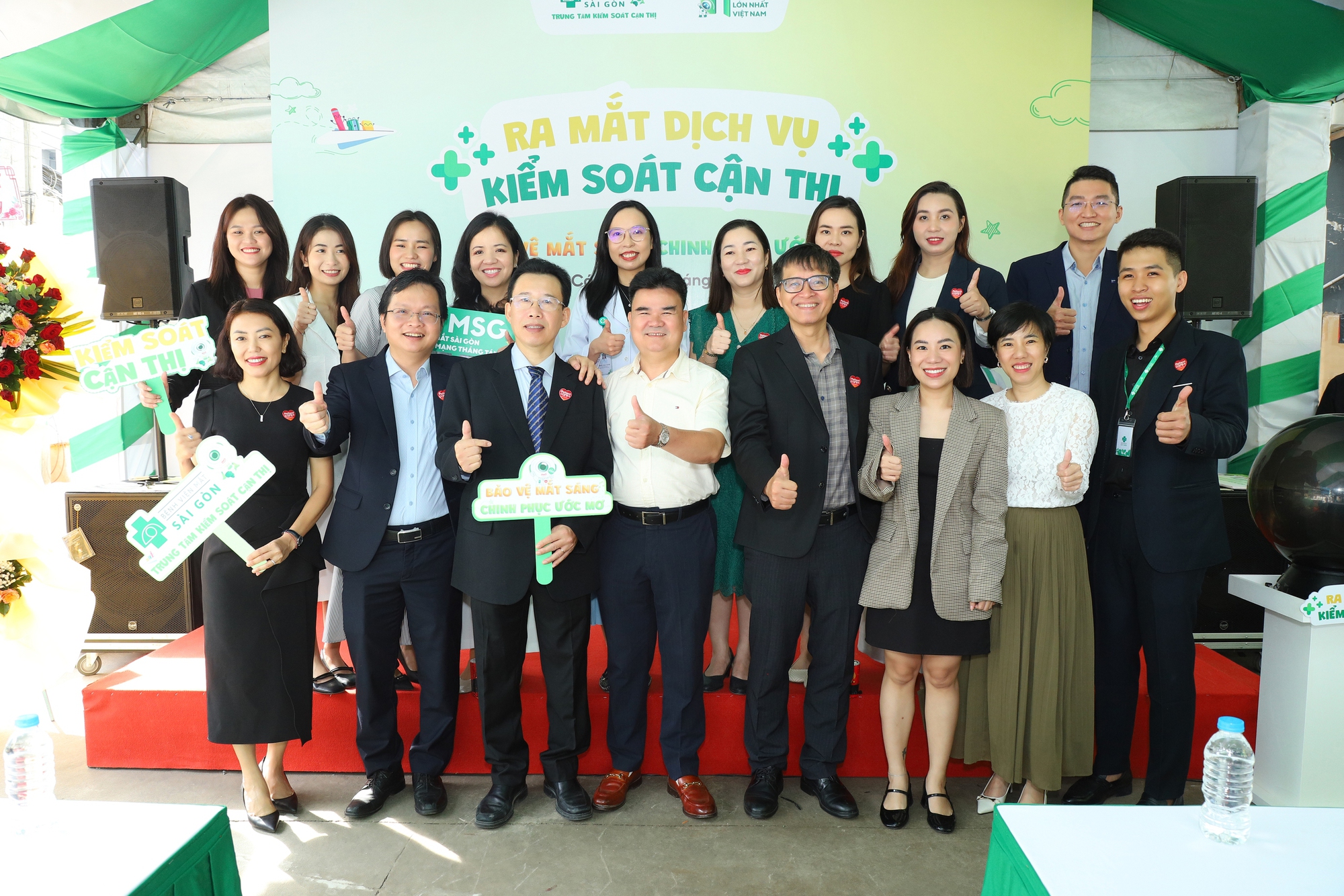 "Phát hiện sớm và can thiệp kịp thời là chìa khóa để hạn chế tối đa nguy cơ biến chứng do cận thị nặng" - Ảnh 2. "Phát hiện sớm và can thiệp kịp thời là chìa khóa để hạn chế tối đa nguy cơ biến chứng do cận thị nặng" - Ảnh 2.