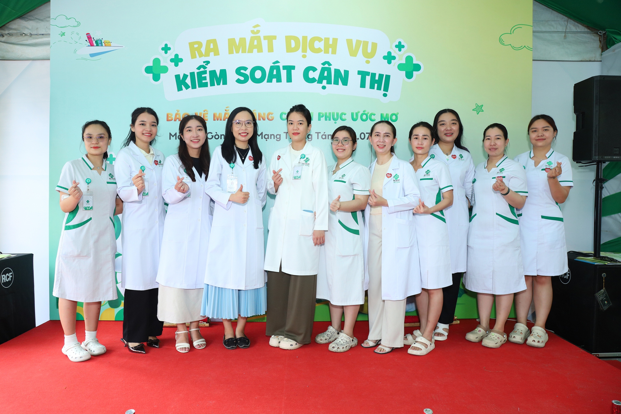 "Phát hiện sớm và can thiệp kịp thời là chìa khóa để hạn chế tối đa nguy cơ biến chứng do cận thị nặng" - Ảnh 1. "Phát hiện sớm và can thiệp kịp thời là chìa khóa để hạn chế tối đa nguy cơ biến chứng do cận thị nặng" - Ảnh 1.