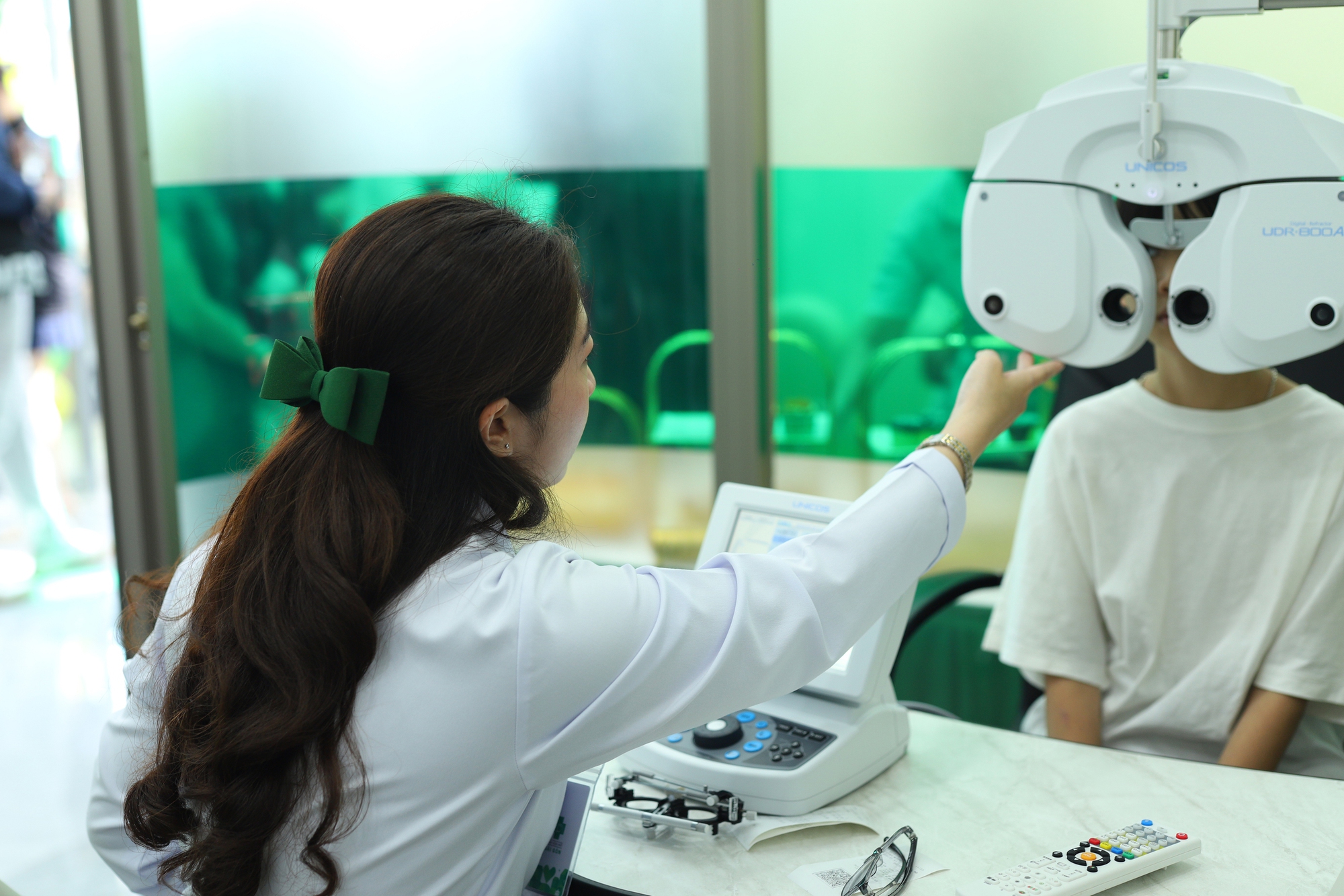 "Phát hiện sớm và can thiệp kịp thời là chìa khóa để hạn chế tối đa nguy cơ biến chứng do cận thị nặng" - Ảnh 4. "Phát hiện sớm và can thiệp kịp thời là chìa khóa để hạn chế tối đa nguy cơ biến chứng do cận thị nặng" - Ảnh 4.
