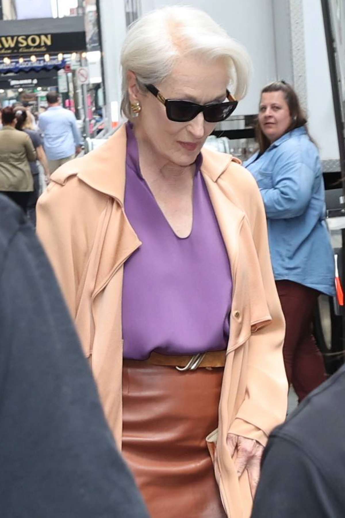 meryl-streep-filming-devil-wears-prada-1-072325-6c53685dc8944ddcbe2be08e80b2579e-1753866145905-17538661461081428182113-1753936648074-17539366482211166217730.jpg