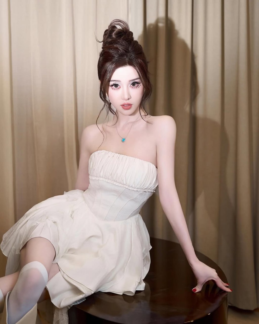 Thiếu gia trùm sòng bạc Macau bị tố lén có con riêng, gây chuyện tày trời sau lưng vợ siêu mẫu Victoria's Secret- Ảnh 2. Thiếu gia trùm sòng bạc Macau bị tố lén có con riêng, gây chuyện tày trời sau lưng vợ siêu mẫu Victoria's Secret- Ảnh 2.