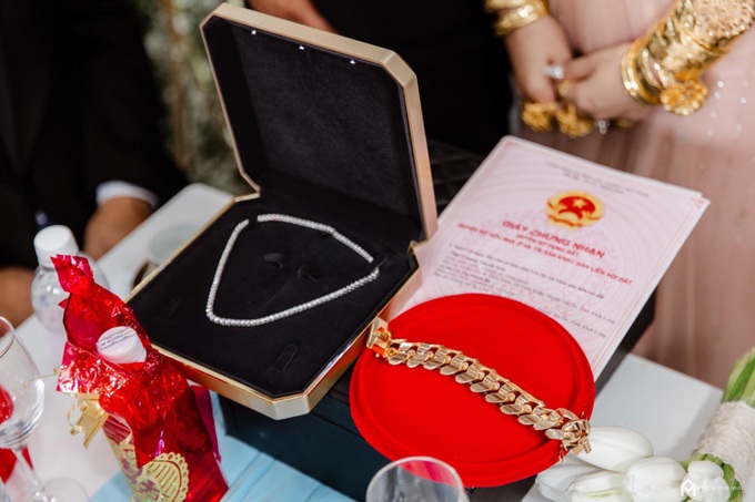 the-wedding-flooded-with-gold-and-the-couples-5-year-love-story-in-vinh-long-4-1753953936868-17539539370151200329963-1753967632180-17539676372981669993063.jpg