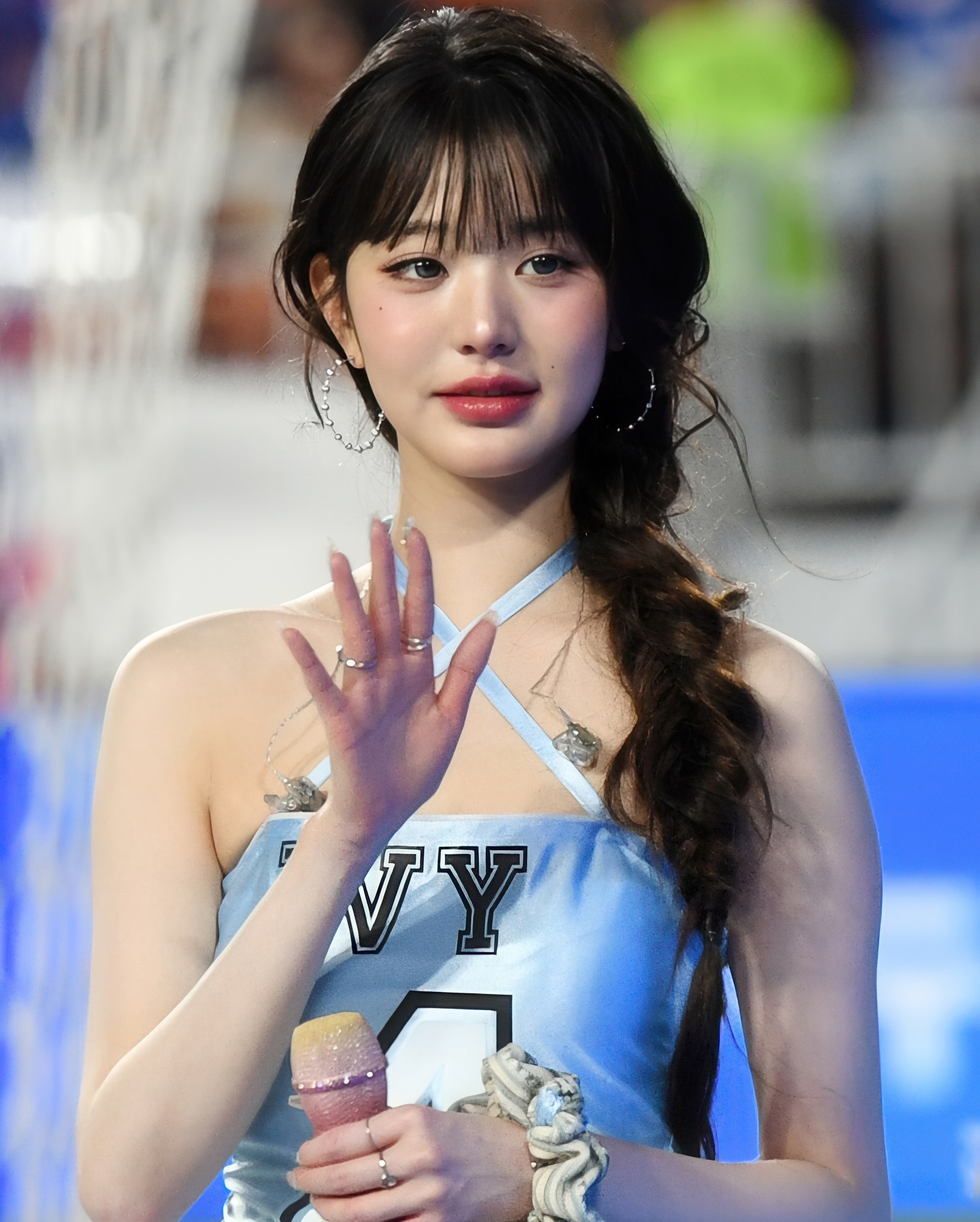 Sexy hay phản cảm? Lại thêm 1 outfit siêu ngắn gây tranh cãi của Kpop- Ảnh 10. Sexy hay phản cảm? Lại thêm 1 outfit siêu ngắn gây tranh cãi của Kpop- Ảnh 10.
