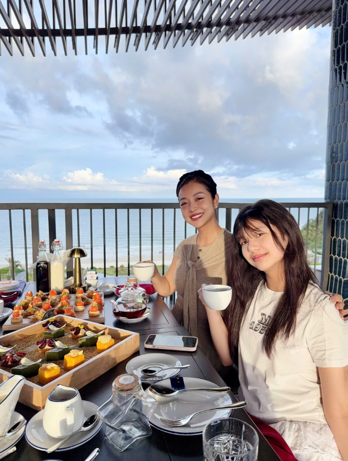 Mẹ 4 con Jennifer Phạm trẻ trung rạng rỡ đón sinh nhật tuổi 40, hai ái nữ chiếm spotlight vì đáng yêu- Ảnh 3. Mẹ 4 con Jennifer Phạm trẻ trung rạng rỡ đón sinh nhật tuổi 40, hai ái nữ chiếm spotlight vì đáng yêu- Ảnh 3.